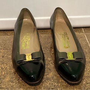 Authentic Salvatore Ferragamo Women’s Pump Heel with Ribbon and Gold size 6.5